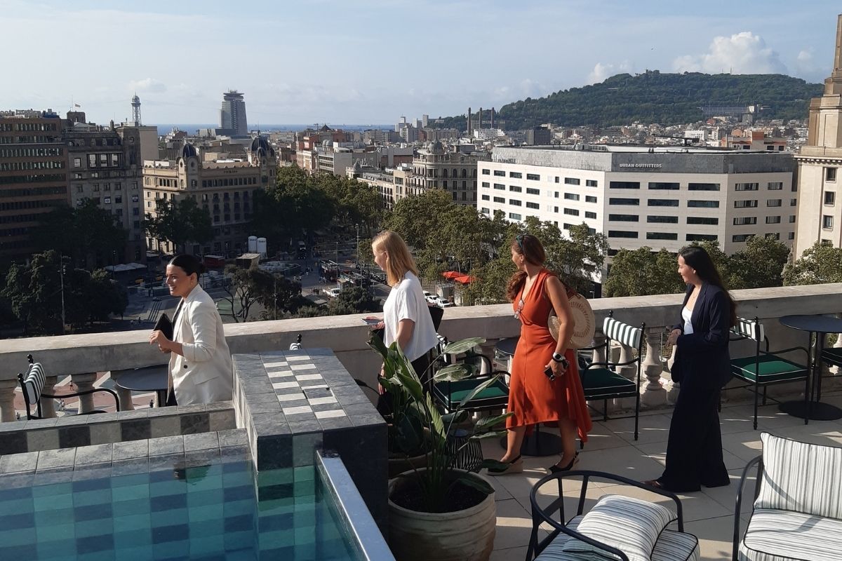 DMC Barcelona, Crossover local team on a venue site visit