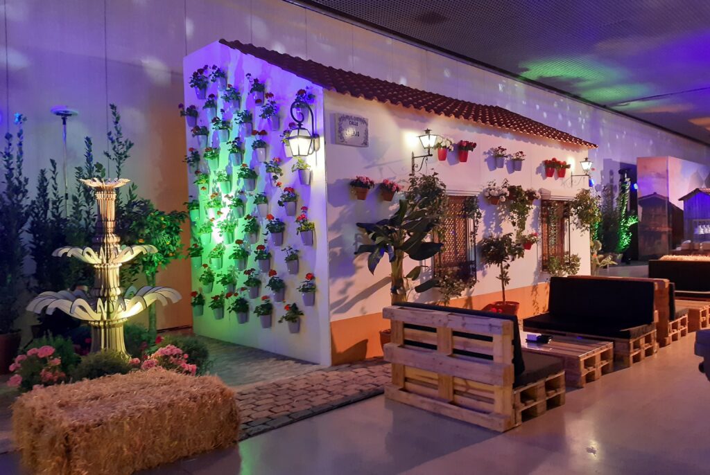 A Spanish Night for 1,600+ international delegates: zero external transport, biodegradable dinnerware, regional menus.