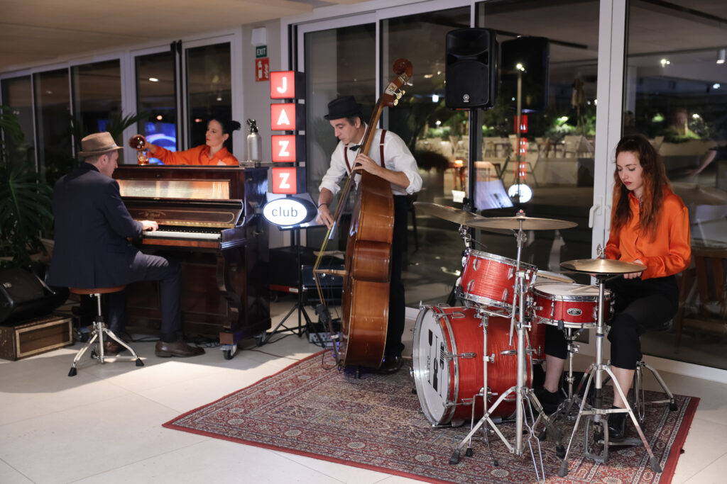 Welcome drinks reception with live jazz trio during the annual meeting in Barcelona